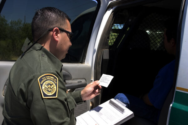 CBP_Border_Patrol_agent_reads_the_Miranda_rights.jpg