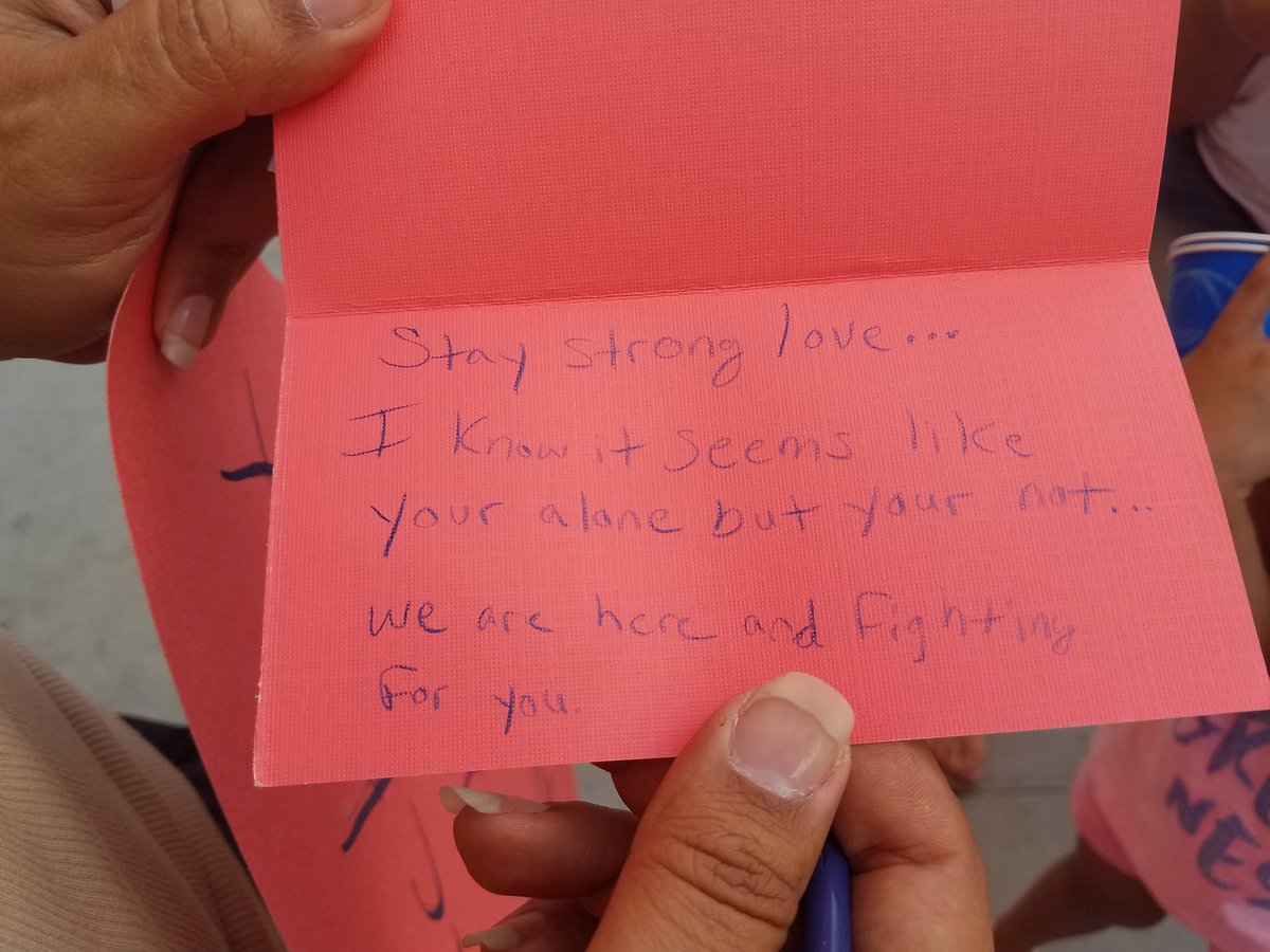 A supporter writes a note of encouragement to mothers trapped in the Fourth Avenue Jail in Downtown Phoenix.