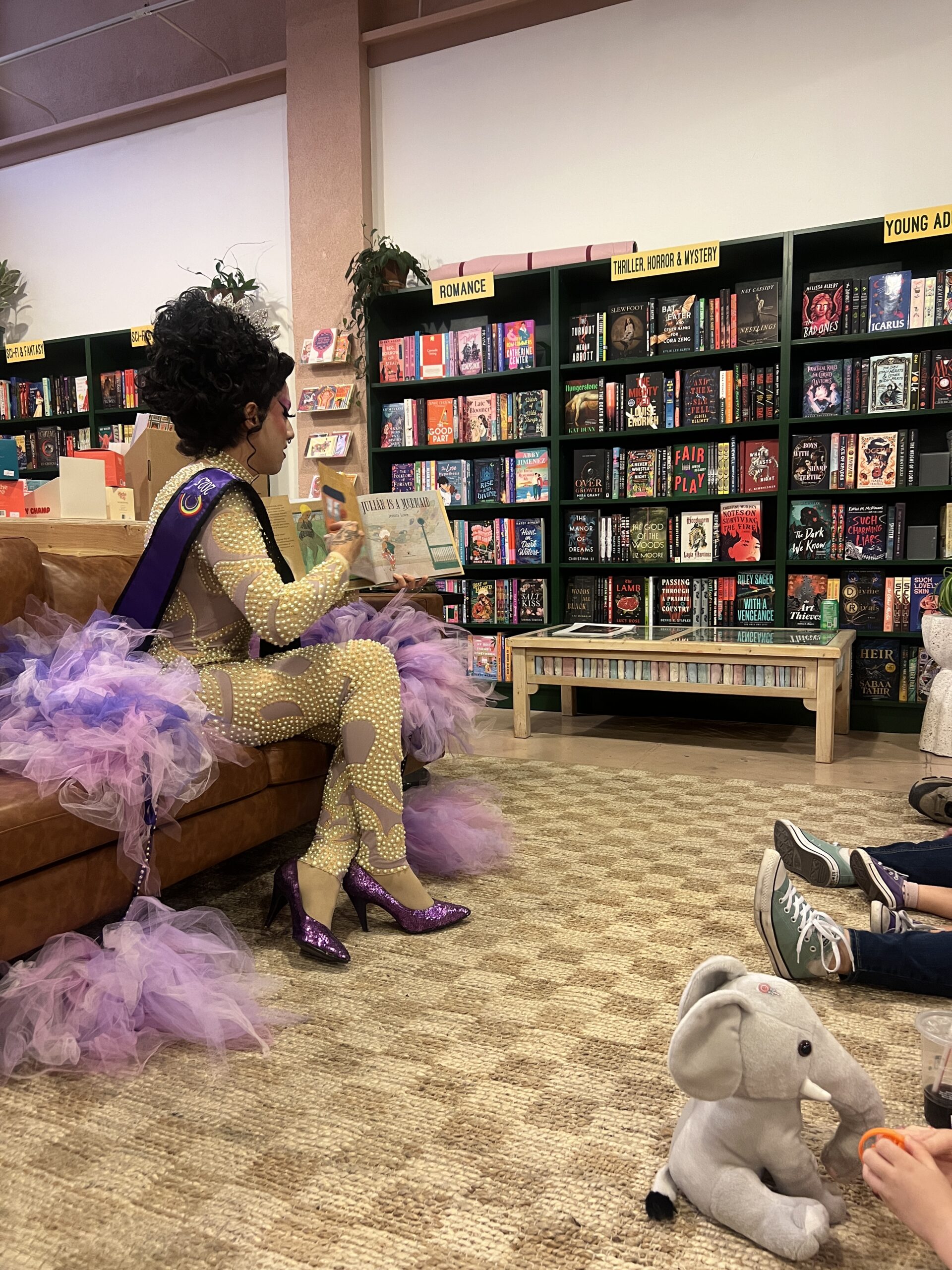 Inky Oshanns reads to a group of children
