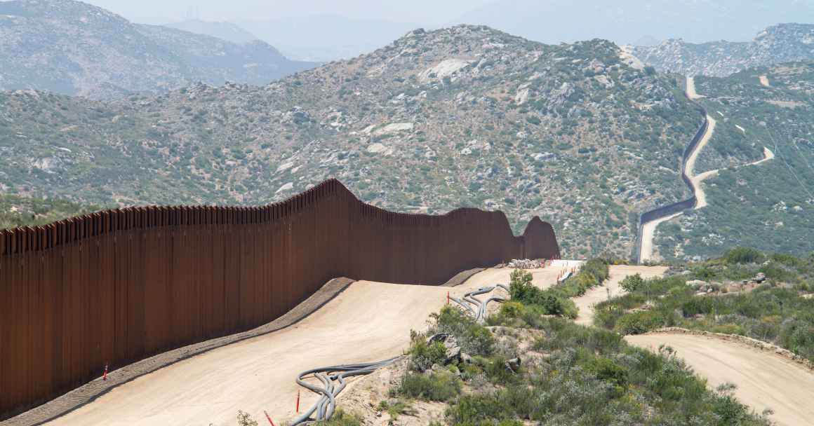 photo of southern border wall 