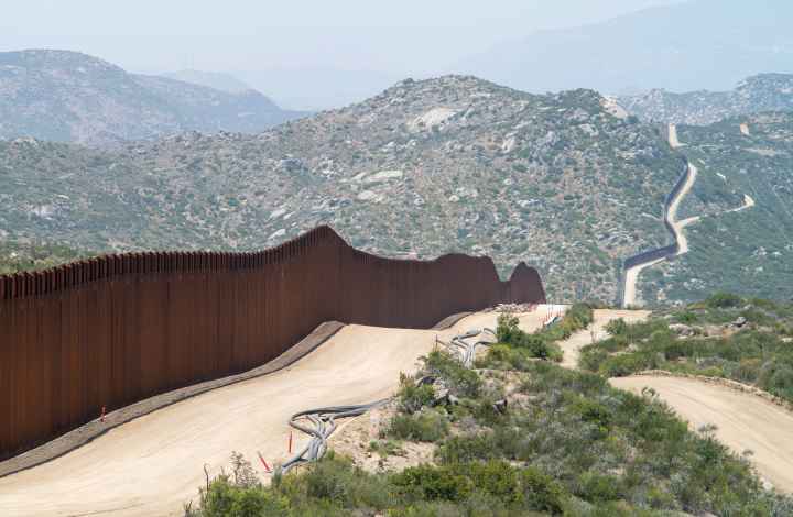 photo of southern border wall 